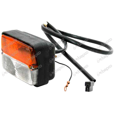 LAMPA BOCZNA KIERUNKOWSKAZU MASSEY FERGUSON 3060, 3065, 3065S, 3070, 3075, 3080, 3085, 3090, 3095, 3115, 3120 3140, 3610, 3630, 3635, 3645, 3650, 3655, 3660, 3670, 3680, 3690 3387450M91