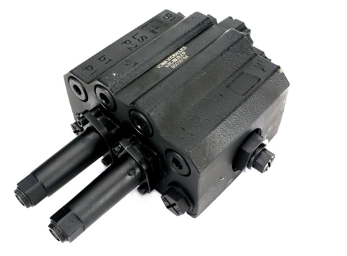 Rozdzielacz hydrauliczny do ładowaczy czołowych (LS - Load Sensing) 2-sekcyjny (1 x sekcja pływająca) max przepływ 90L - sterowany na linkę i joystick VOIMA-84520