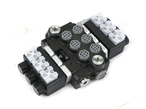 Rozdzielacz hydrauliczny 3-sekcyjny sterowany elektrycznie 12V 40L VOIMA-97098