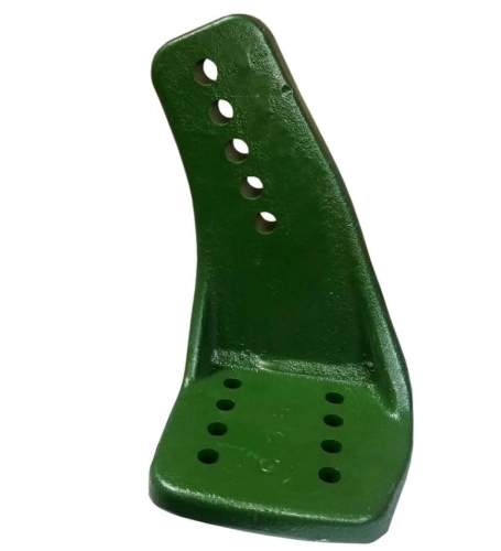 UCHWYT BŁOTNIKA PRAWY JOHN DEERE 6603, 6215, 6225, 6325, 6415, 6425, 6515, 6525, 6615, 6715, 6020, 6020SE, 6120, 6120L, 6120SE, 6220, 6220L, 6220SE, 6320, 6320L, 6320SE, 6420, 6420L, 6420S, 6420SE, 6520 L157935